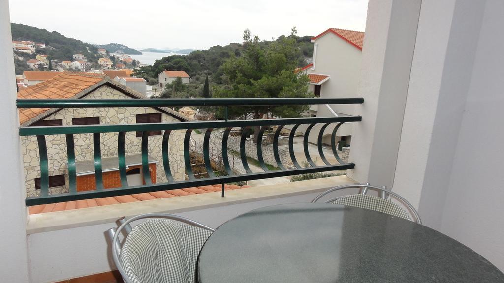 Villa Dvorine Tisno Bilik gambar